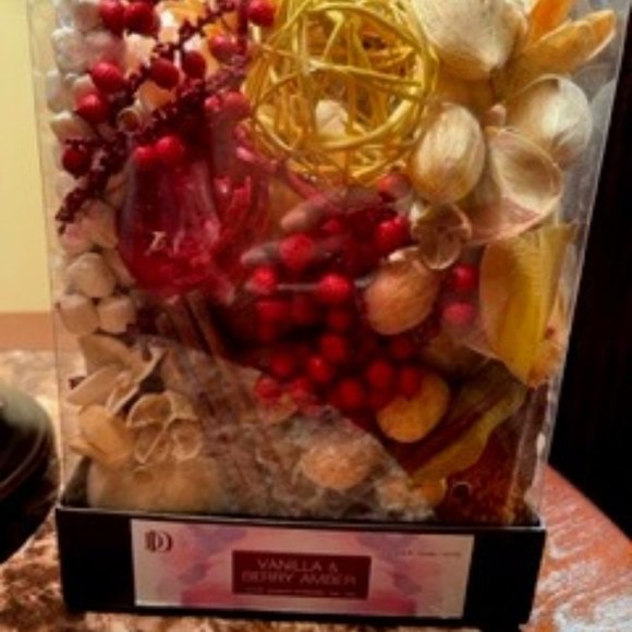 ***SOLD*** NWT, Darsee & David Home Fragrance Collection - Picture 2 of 4